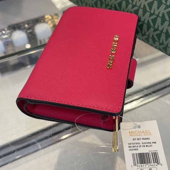 MICHAEL KORS
Medium Crossgrain Leather Wallet
Electric Pink 
NWT - Picture 16 of 16